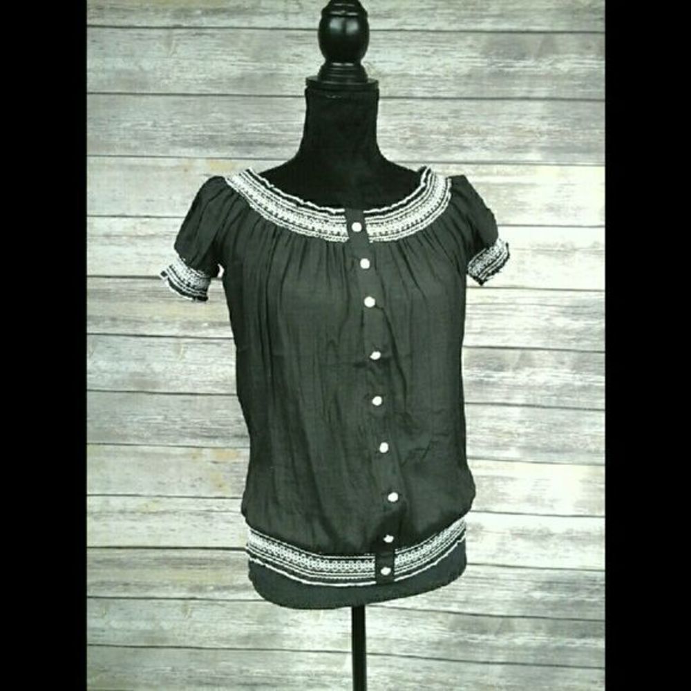 Beautiful Boho Embroidered Button Down Top - Picture 4 of 6